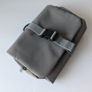 ✈️ MUJI Gray Hanging Toiletry Case with Detachable Pouch ✈️